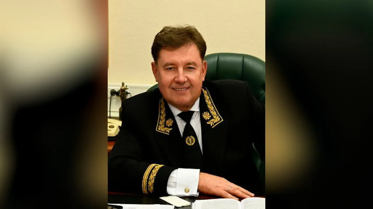 Виктор Момотов. Обложка © Совет судей Российской Федерации / www.ssrf.ru