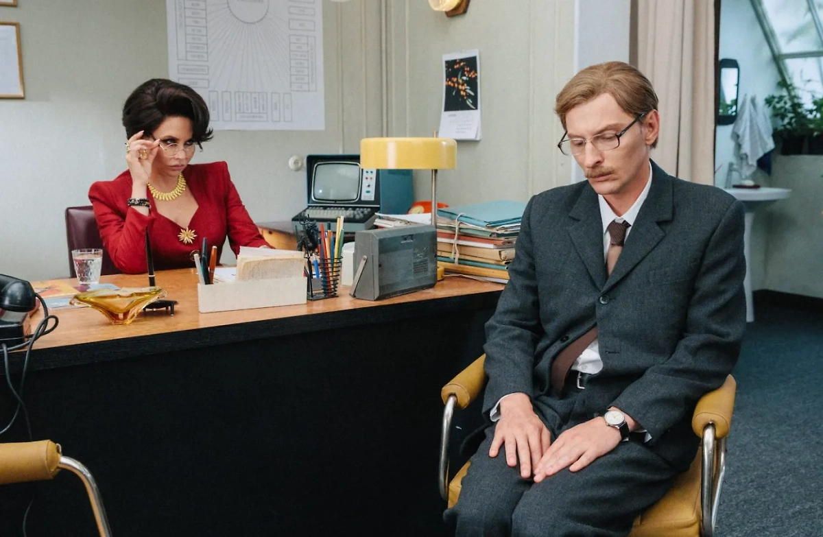 Новогодний фильм на ТНТ: невероятные приключения Шурика. Фото © Кадр из фильма «Невероятные приключения Шурика», режиссёр Роман Ким, Миша Семичев, сценаристы Роман Ким, Миша Семичев / kino-teatr.ru