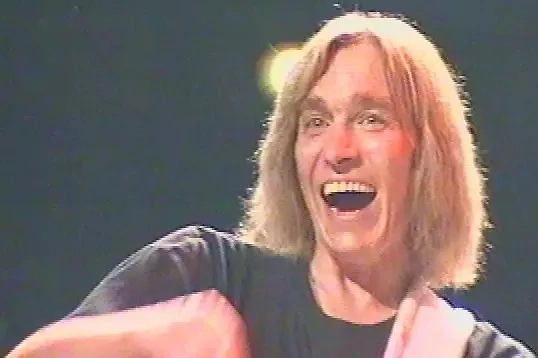 Девяностые оказались очень тяжёлым десятилетием для Александра Лосева. И для ВИА «Цветы», но не настолько. Фото © Wikipedia