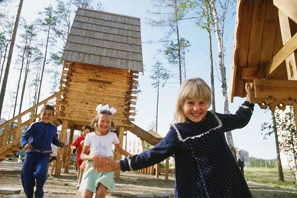 Дворы СССР на снимках ТАСС: ностальгия по детству и соседям. Фото © ТАСС / Эдгар Брюханенко, Григорий Калачьян