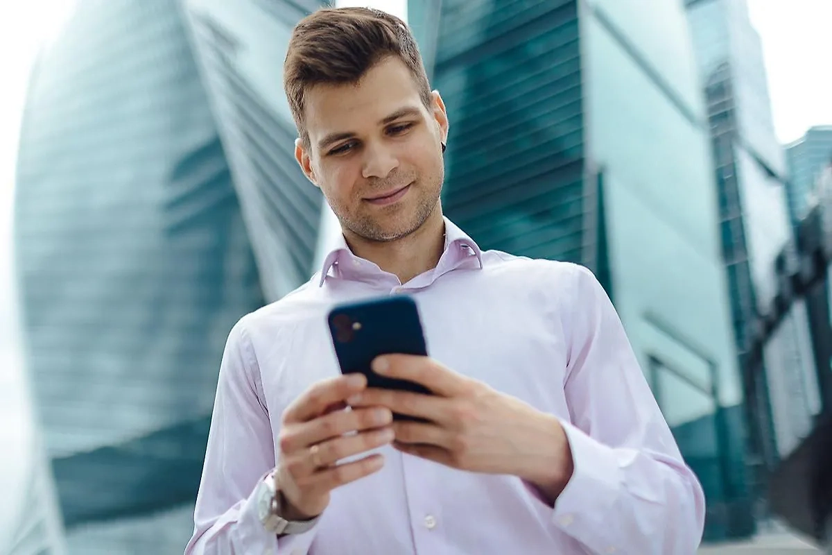 Москвичи решают бытовые задачи с помощью цифровых сервисов. Обложка © mos.ru