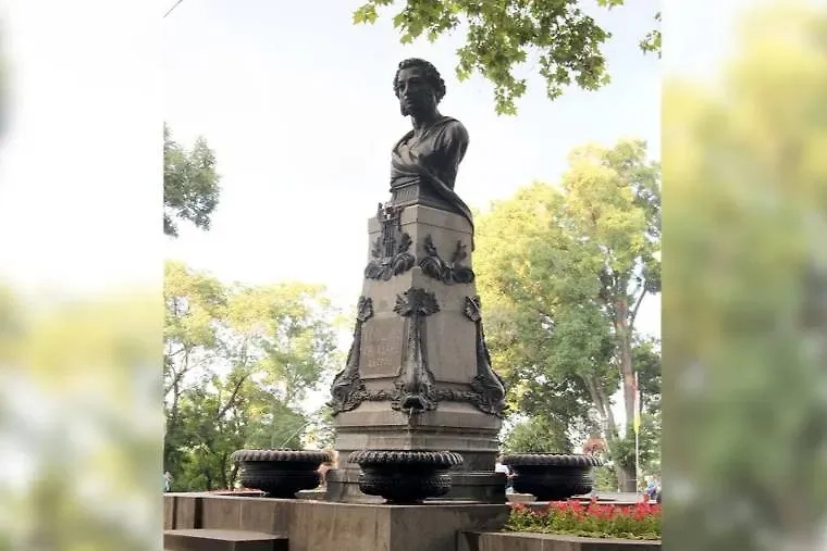 Памятник Пушкину в Одессе. Обложка © Wikipedia / Wadco2