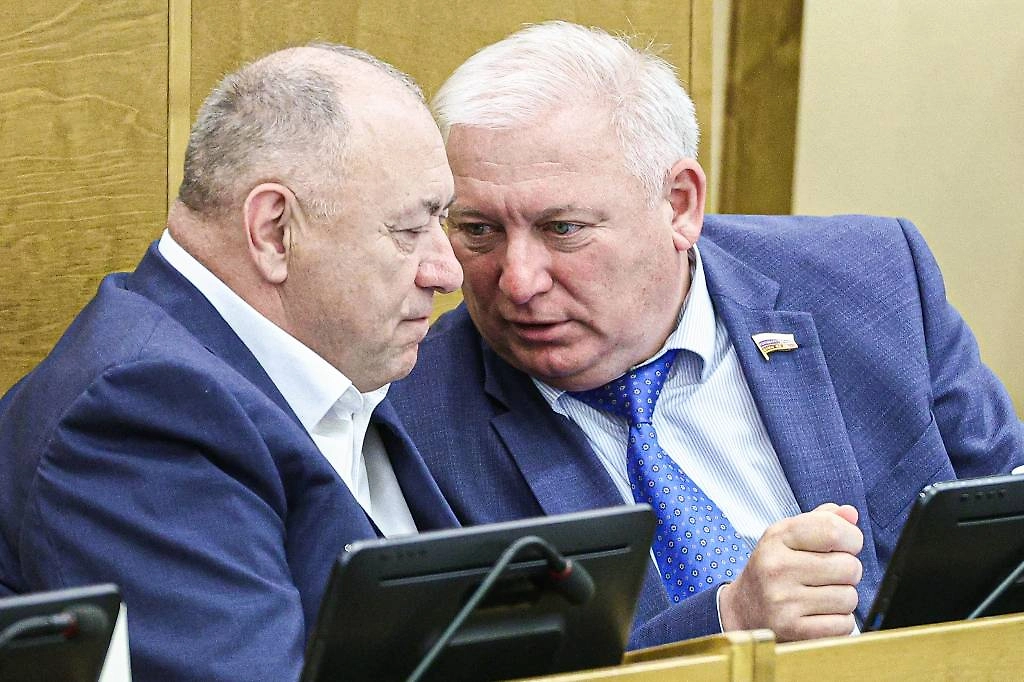 Анатолий Вороновский (справа). Обложка © ТАСС / Сергей Булкин