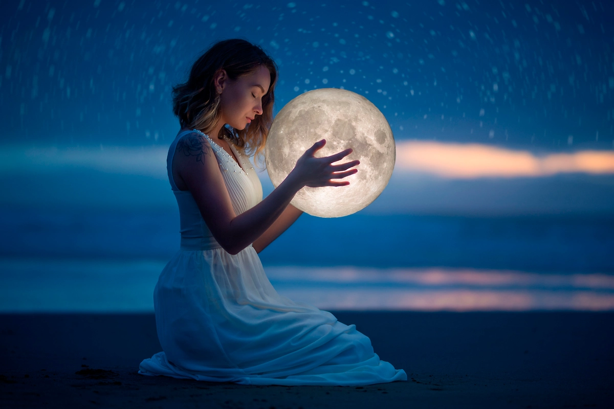 Самое яркое суперлуние года 5 ноября: влияние полнолуния на здоровье и эмоции. Фото © Shutterstock / FOTODOM / Anton27