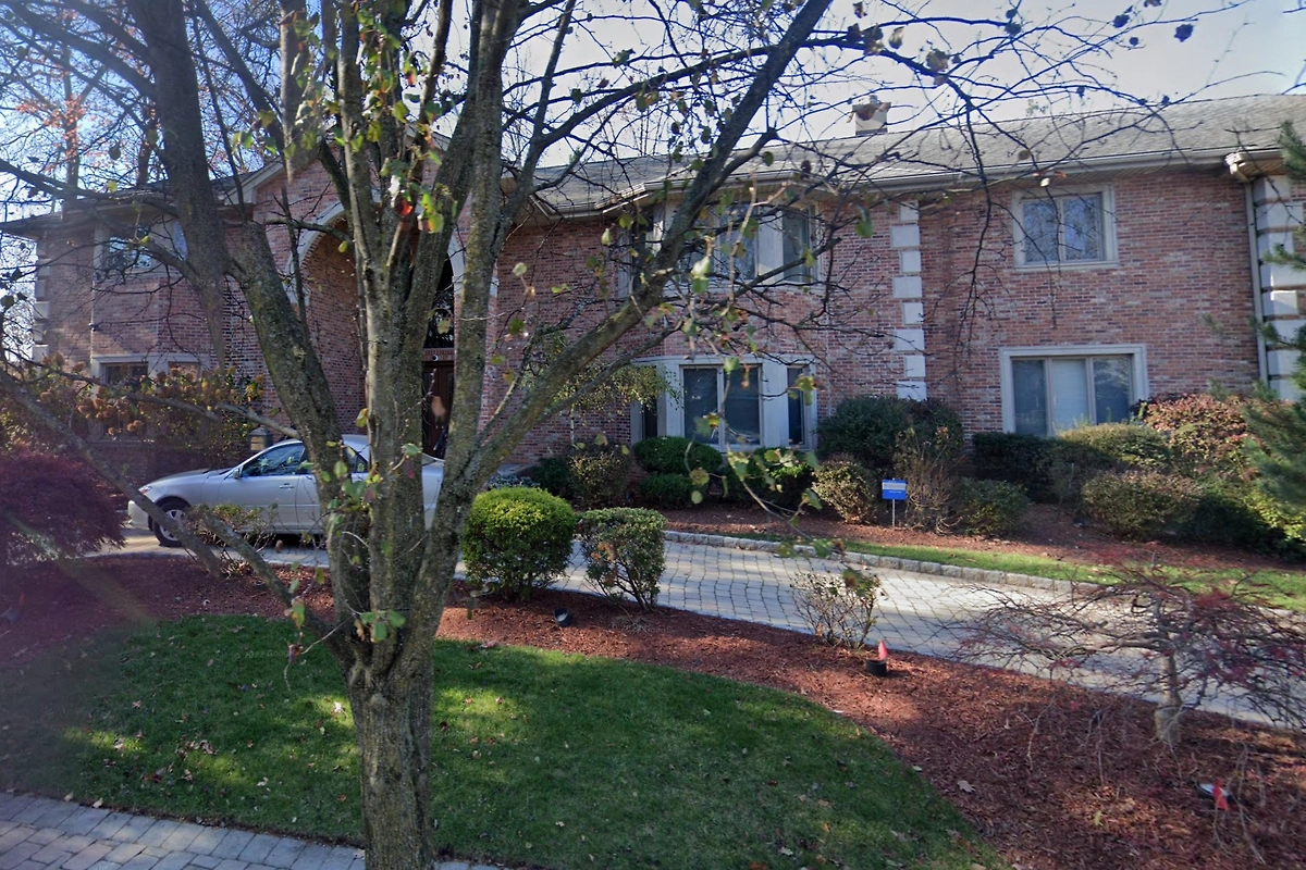 Второй особняк, в котором могут жить члены семьи Елены Малышевой. Фото © google