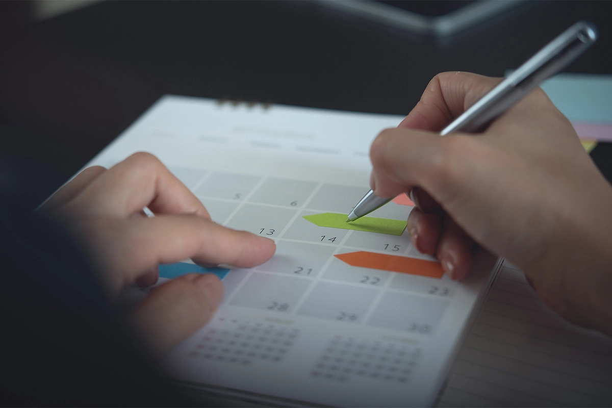 Ноябрь 2025 года станет месяцем революций и потрясений: прогноз Глобы. Фото © Shutterstock / FOTODOM / TippaPatt