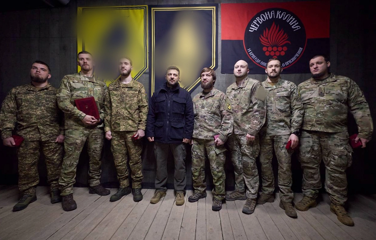 Визит Владимира Зеленского в расположение «Азова»*. Фото © X / Volodymyr Zelenskyy / Володимир Зеленський