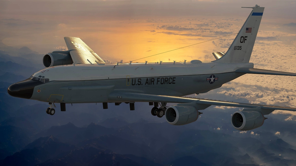 Самолёт-шпион ВВС США наворачивает круги над Чёрным морем Самолёт-шпион ВВС США наворачивает круги над Чёрным морем