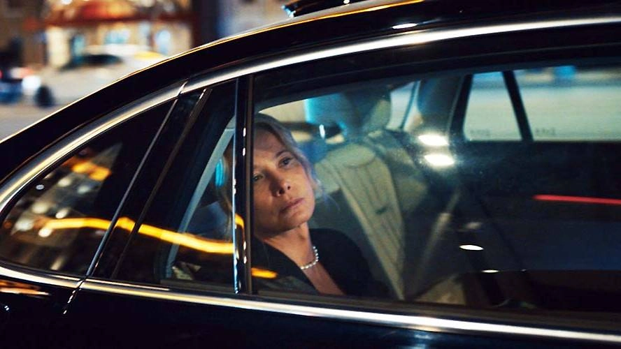 Мама главного героя фильма «Огненный мальчик» — депутат. И это важно для сюжета. Фото © Кадр из фильма «Огненный мальчик», режиссёр Надежда Михалкова, сценаристы Марина Степнова, Надежда Михалкова / Kino-teatr