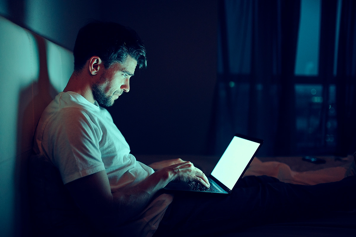 Поиск запрещённых материалов грозит наказанием. Обложка © Shutterstock / FOTODOM / ShotPrime Studio