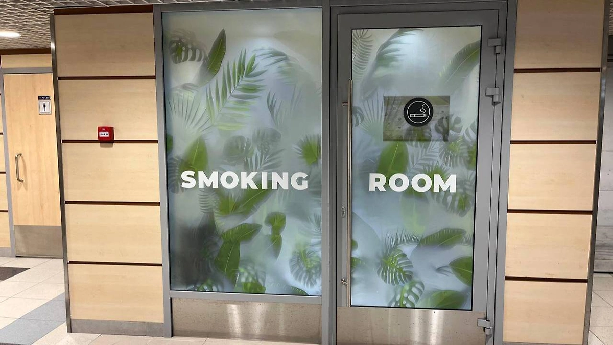 В аэропорту Домодедово открыли три курительные комнаты для внутренних рейсов. Фото © Telegram / «Авиаторщина»