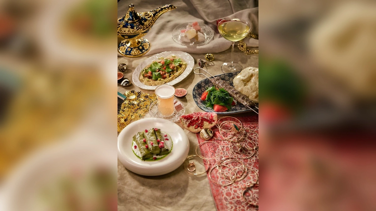 Угощения на столе. Фото © Предоставлено Life.ru пресс-службой «Бродвей Москва»