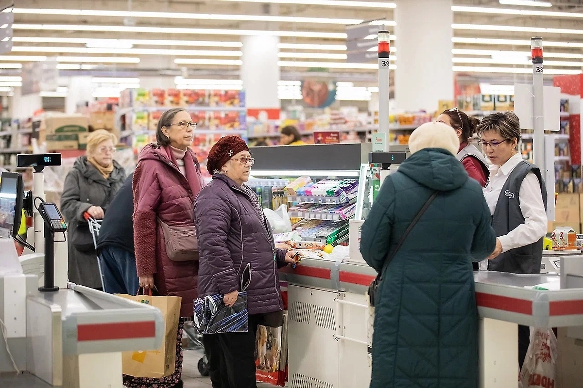 В Роскачестве рассказали, можно ли есть продукты в магазине до оплаты
