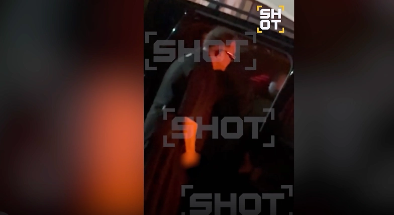 Мужчина, похожий на Диброва, разгуливал по Подмосковью с голым причиндалом. Кадр из видео © SHOT