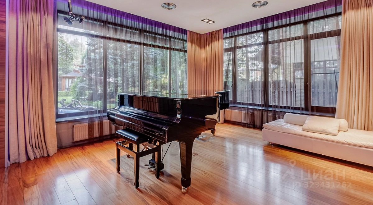 Интерьеры особняка семьи Дибровых. Фото © odintsovo.cian.ru