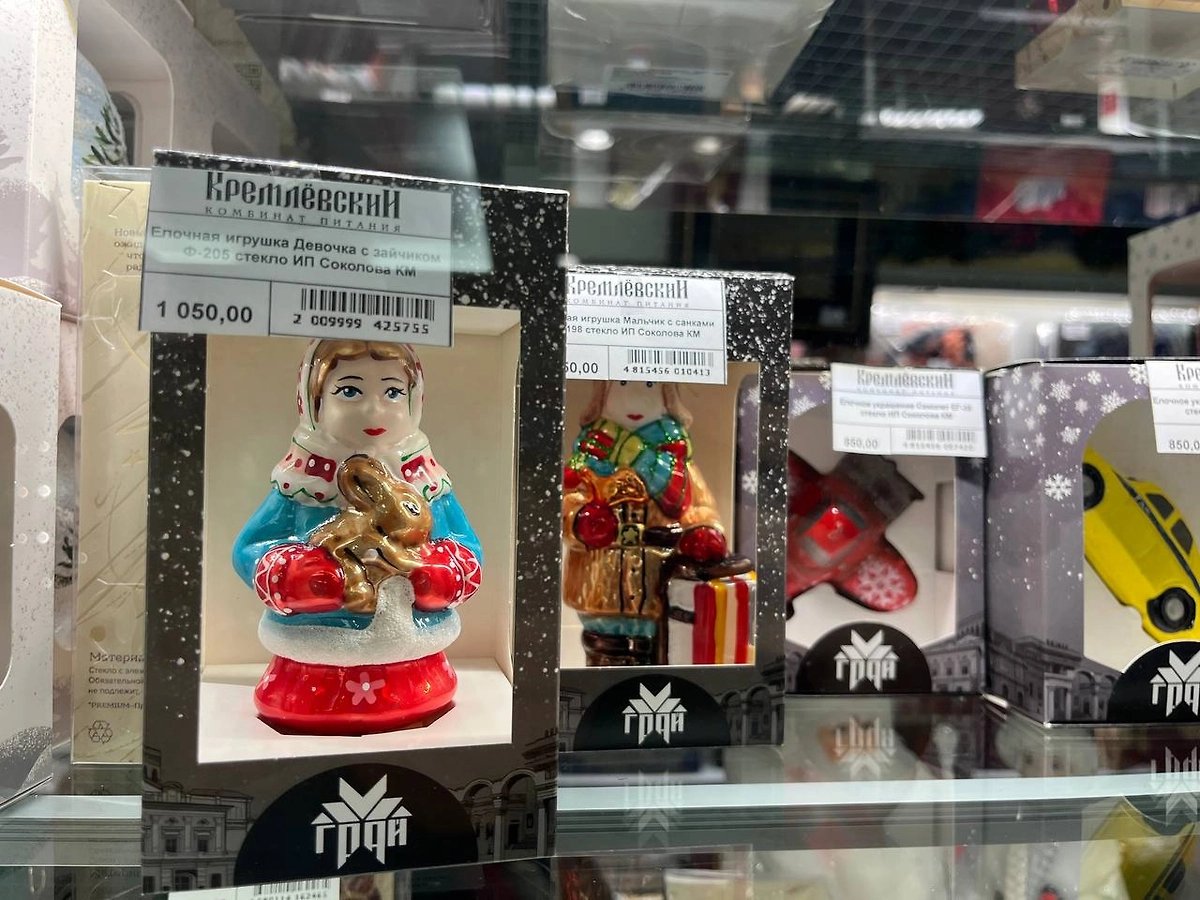 Новогодние украшения из Госдумы. Фото © Life.ru