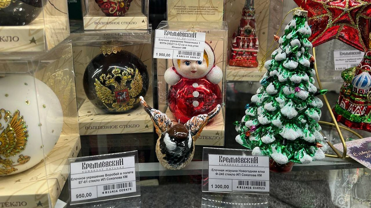 Новогодние украшения из Госдумы. Фото © Life.ru