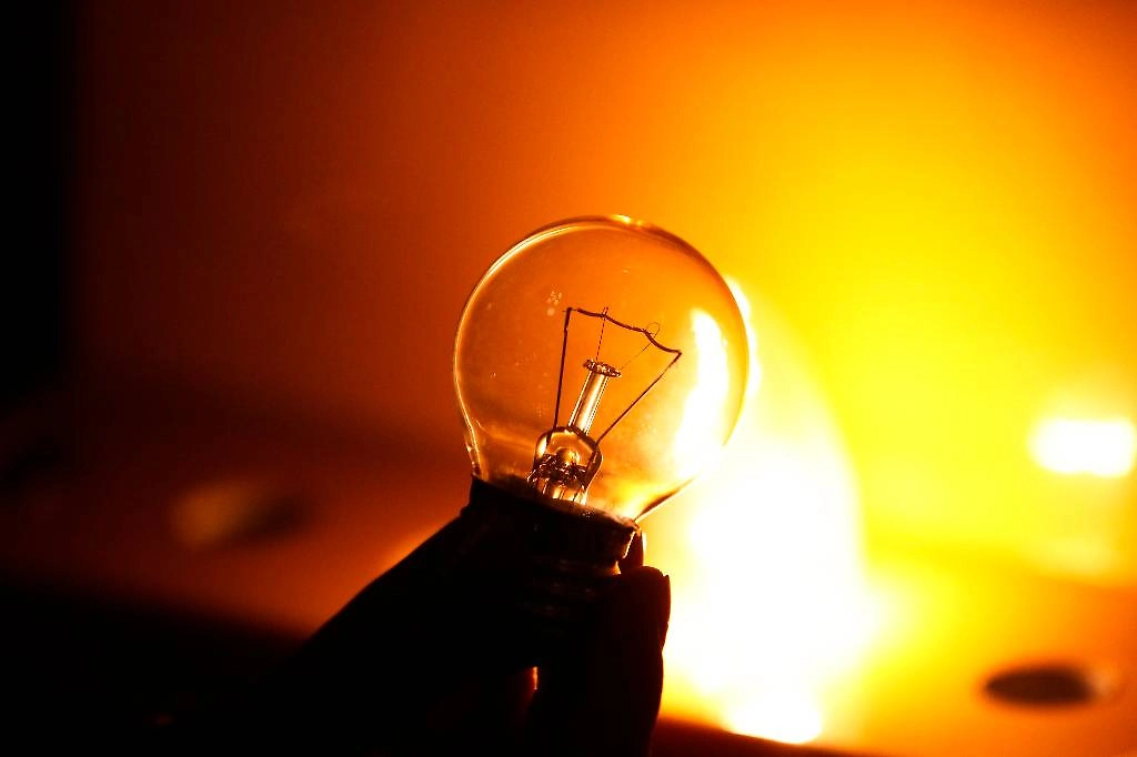 «Лампочки Ильича» можно было увидеть в 90-х на дачах или в бедняцких квартирах. В нулевые экономика росла, и они вышли из моды. Фото © ТАСС / Валерий Матыцин