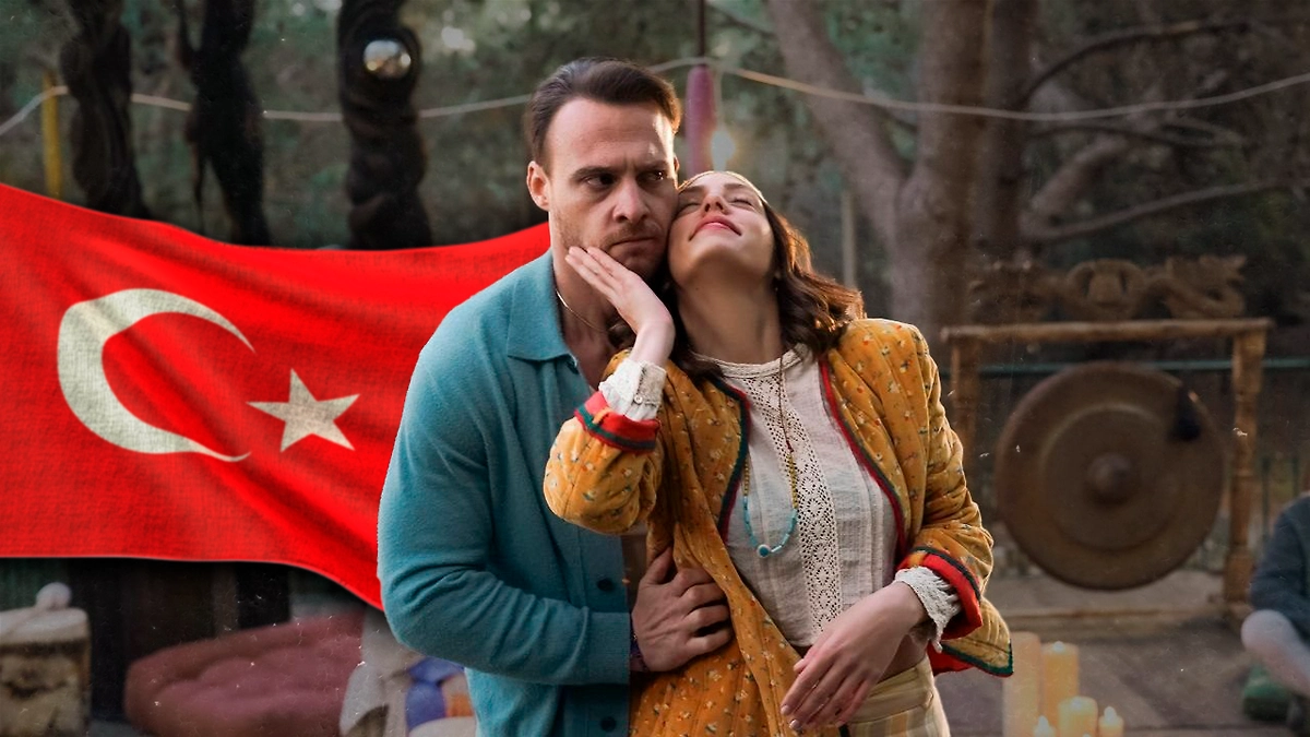 Керем Бюрсин в новом турецком сериале — неожиданное амплуа. Обложка © Коллаж © Life.ru. Фото © Кадр из фильма «Платоник: Отель «Голубая луна», режиссёр Онур Билгетай / Kino-teatr