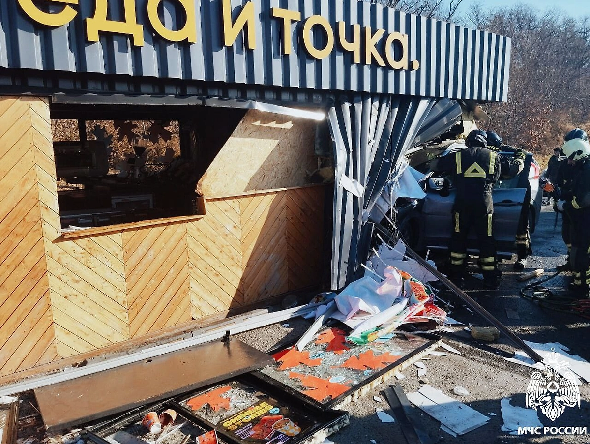 ДТП во Владивостоке. Фото © Telegram / МЧС Приморского края