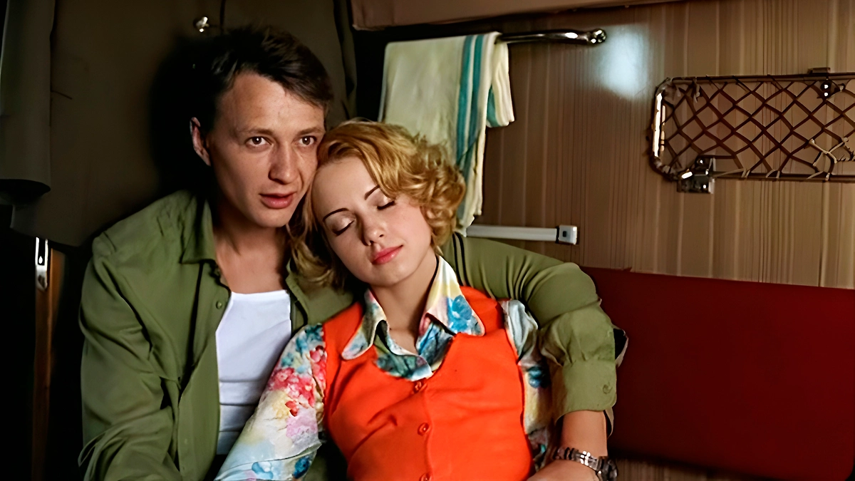 «Граница. Таёжный роман» — сериал вышел 25 лет назад. Премьера 2000 года собрала звёздный состав актёров. Постер явно отсылал к художнику Эрику Булатову. Обложка © Кадр из сериала «Граница: Таёжный роман», режиссёр Александр Митта, сценаристы Зоя Дзюбло, Александр Митта, Максим Стишов / Kino-teatr