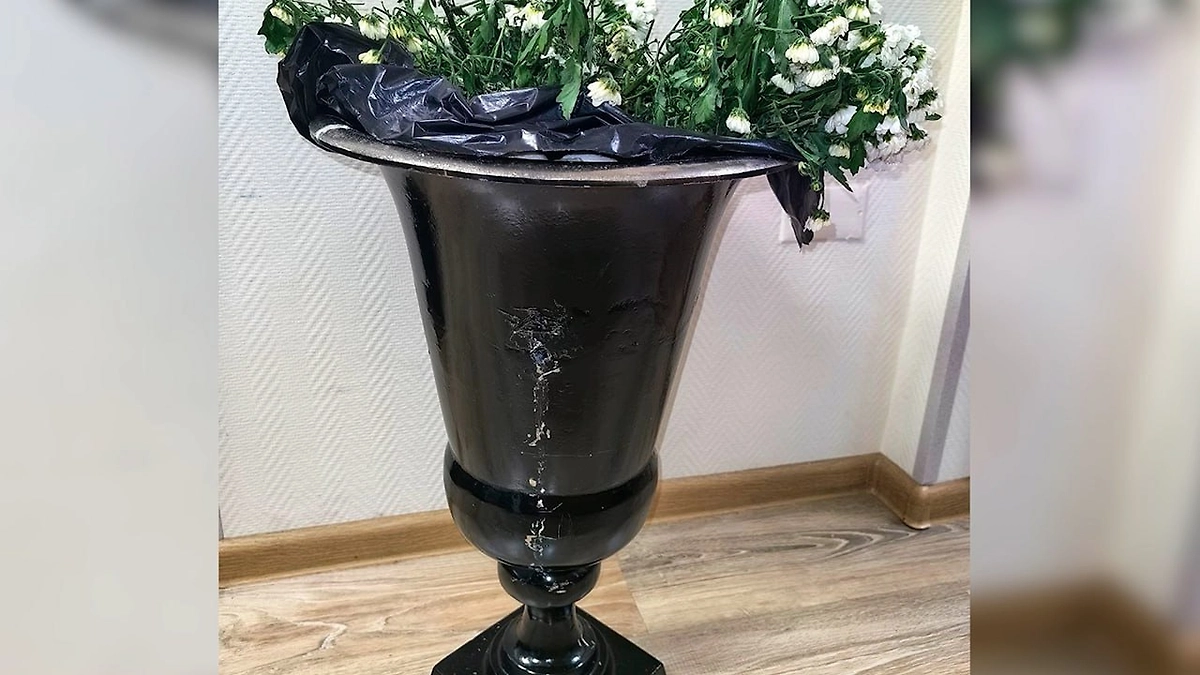 Ваза, куда хотели спрятать взрывное устройство. Фото © ЦОС ФСБ