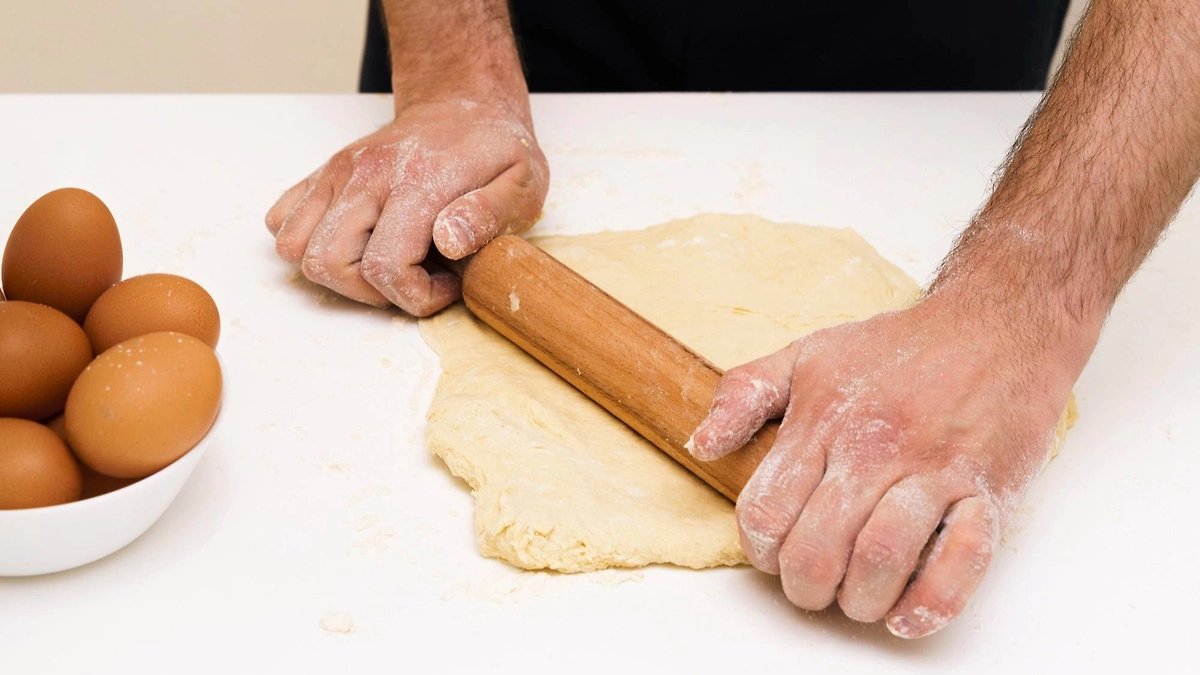 Процесс приготовления пирожного «Варшавское» по ГОСТу СССР — для опытных кулинаров очень просто, но и новичок не стушуется. Фото © Freepik