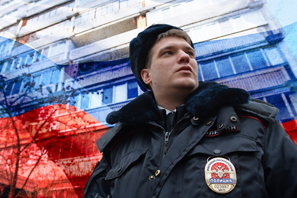 Участковый — как его найти? Как его поздравить? Что ему сказать? День участкового 2025 — все подробности праздника. Коллаж © Life.ru. Обложка © РИА «Новости» / Кирилл Каллиников, © Shutterstock / FOTODOM / pudiq