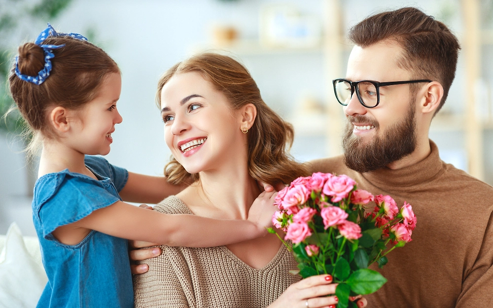 Как выбрать идеальный подарок на День мамы с любым бюджетом — расскажем. Фото © Shutterstock / FOTODOM / Evgeny Atamanenko