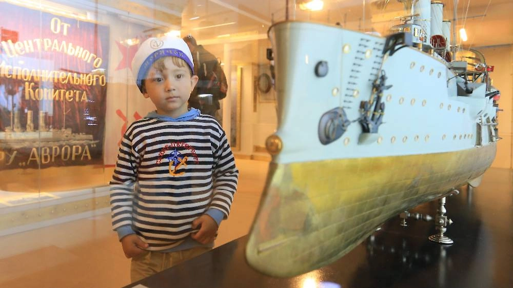 Так как именно крейсер «Аврора» выстрелил холостыми во время Октябрьского восстания и запустил штурм Зимнего дворца, из него сделали музей. Фото © ТАСС / Сергей Коньков
