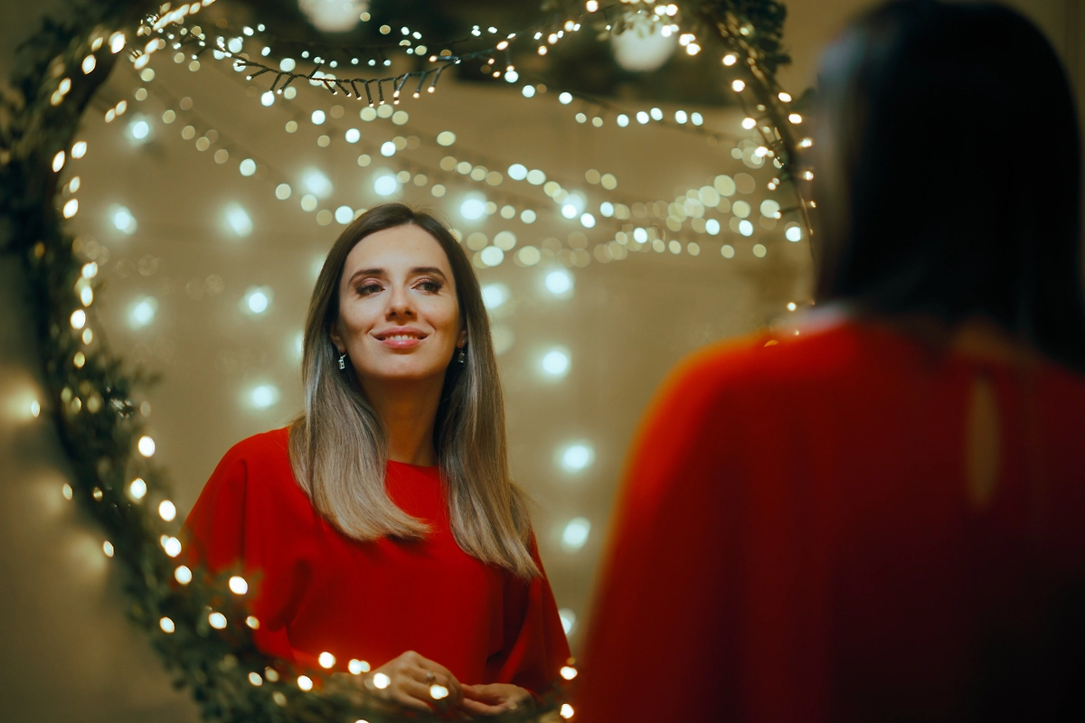 Красная Огненная Лошадь: в каких цветах встречать Новый год 2026. Фото © Shutterstock / FOTODOM / Nicoleta Ionescu