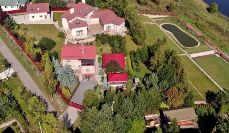 Лариса Долина: скандал с рекламой и квартирой