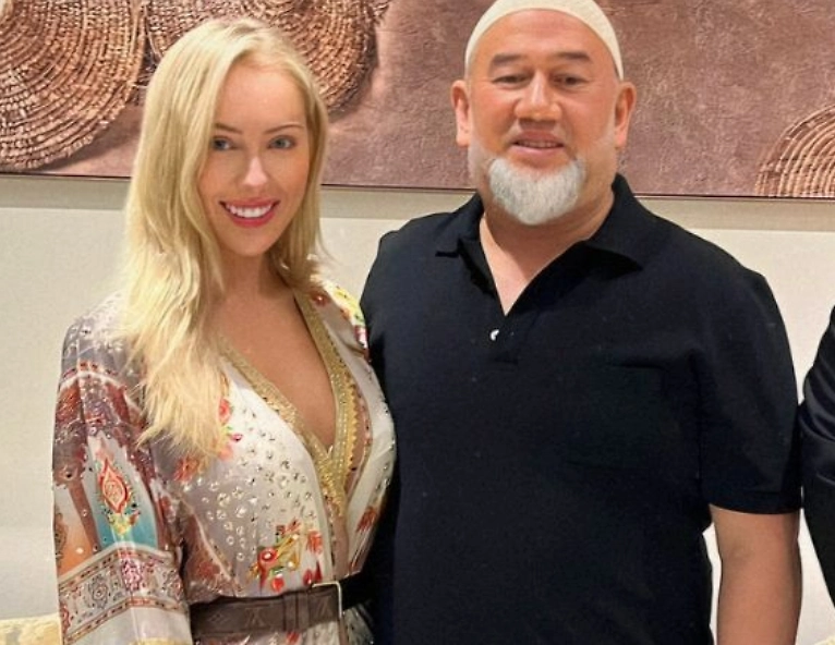 Портер и султан. Фото © Instagram (признан экстремистской организацией и запрещён на территории Российской Федерации) / its.brook.lynn