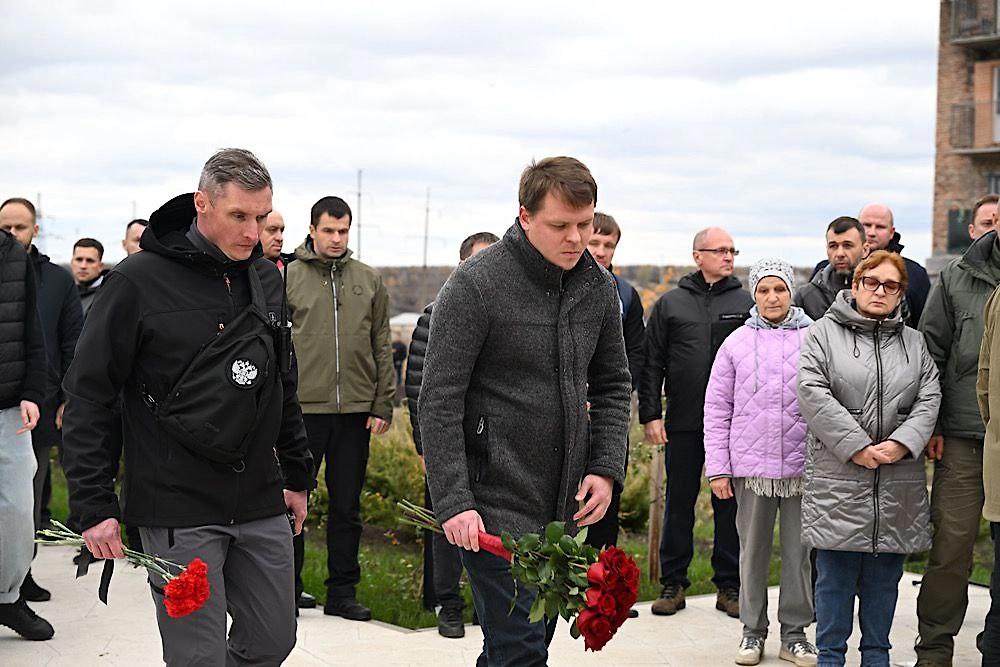 В Волновахе открыли памятник Герою России Жоге, погибшему при спасении мирных жителей