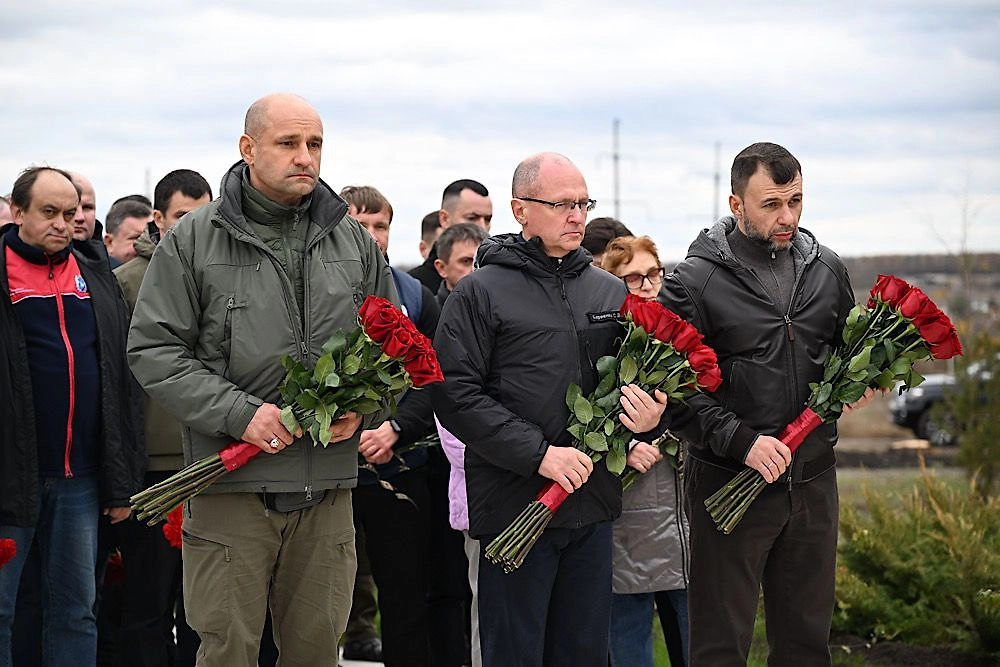 В Волновахе открыли памятник Герою России Жоге, погибшему при спасении мирных жителей
