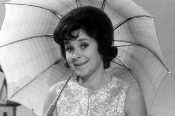 Но даже исполнительницу таких популярных песен, как «Пусть всегда будет солнце», «Чёрный кот» и «Ай-люли», можно было запретить. Фото © Wikipedia 