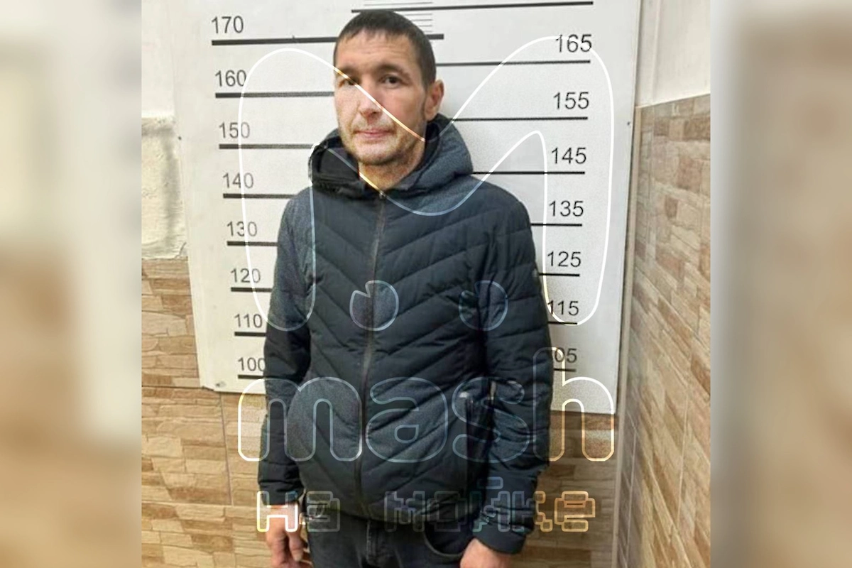 Задержанный в полицейском участке. Фото © Telegram / «Mash на Мойке»