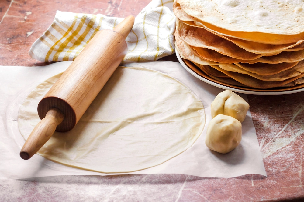 Как раскатать коржи для наполеона. Фото © Shutterstock / FOTODOM / TYNZA