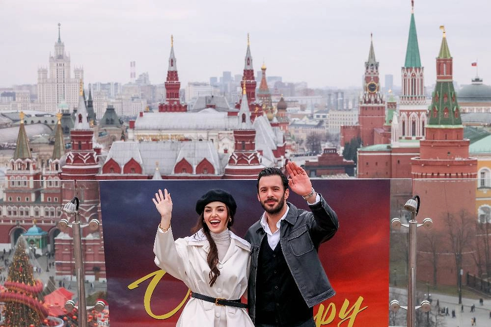 Ханде Эрчел на волне своей популярности побывала в Москве. Фото © ТАСС / Михаил Метцель