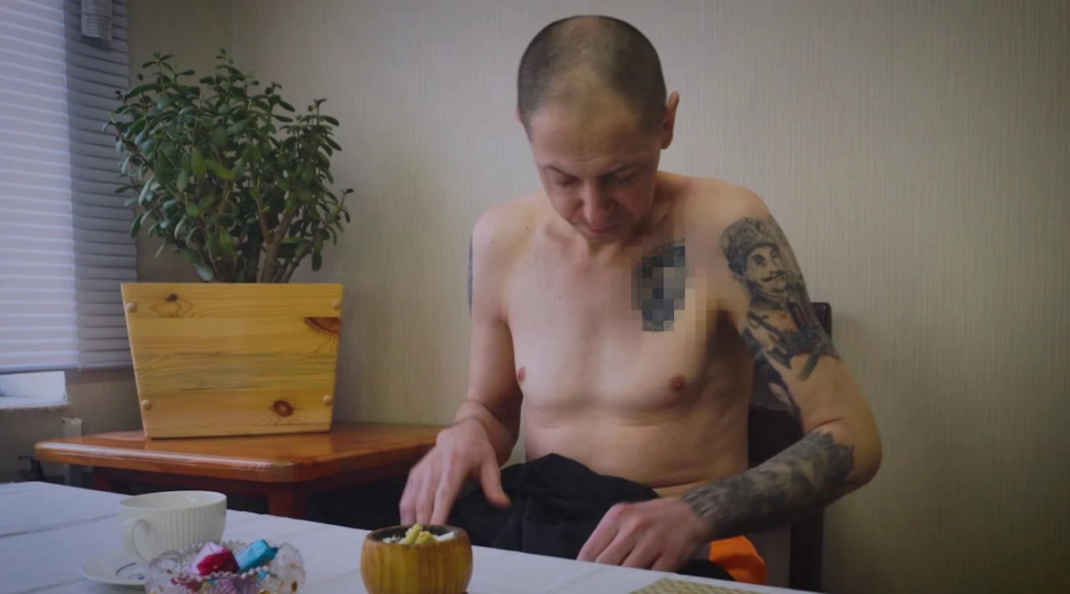 Пленный азовец* отрицает, что он нацист. Обложка © Telegram / FRONTовые Zаметки