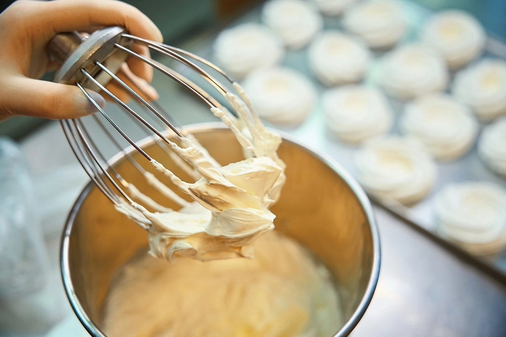 Заварной и масляный крем для наполеона — как сделать. Фото © Shutterstock / FOTODOM / Svitlana Hulko