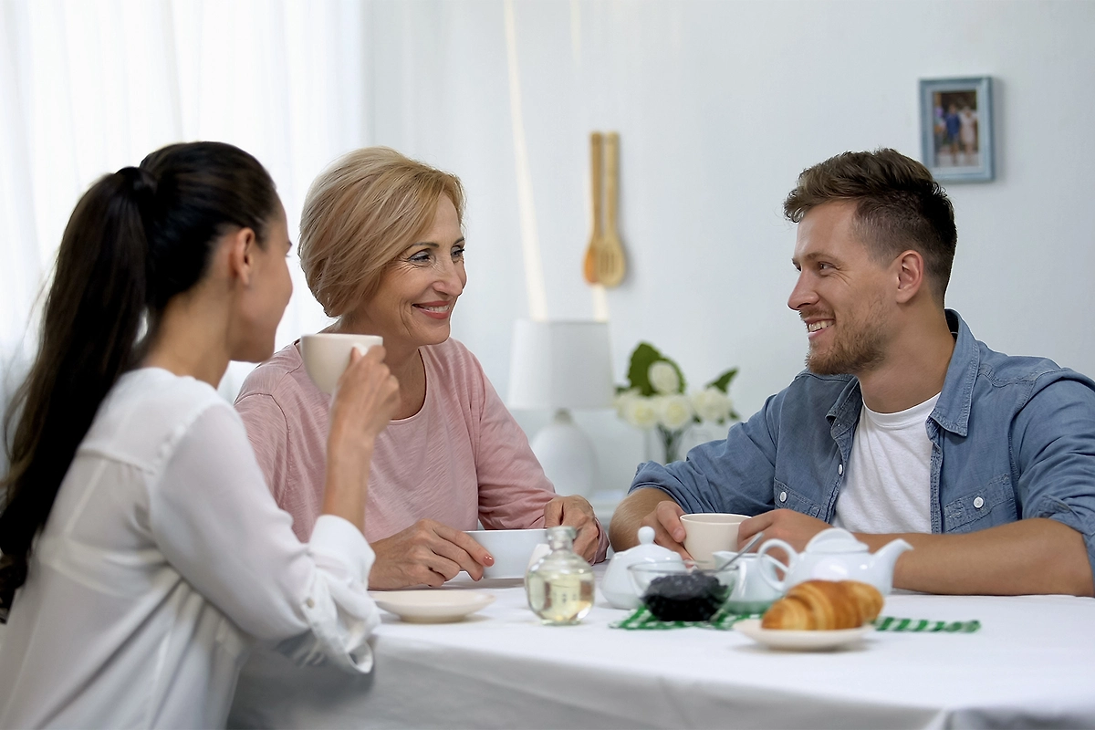 Свекровь любит вас! Это не сказка, а реальность! Особенно если она показывает эти признаки расположения. Фото © Shutterstock / FOTODOM / Motortion Films