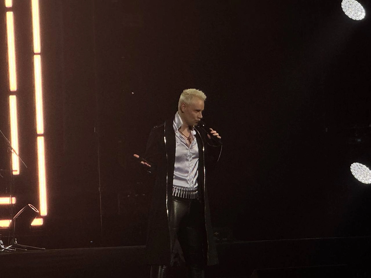 Life.ru показал, как Shaman отметил 34-летие в Кремле концертом «30 лет на сцене»