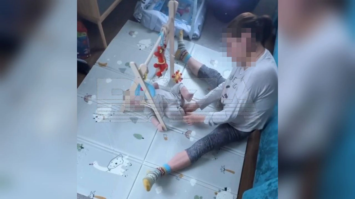 В Москве пьяная няня угрожала расправой малолетнему ребёнку и его матери. Фото © Telegram / Baza