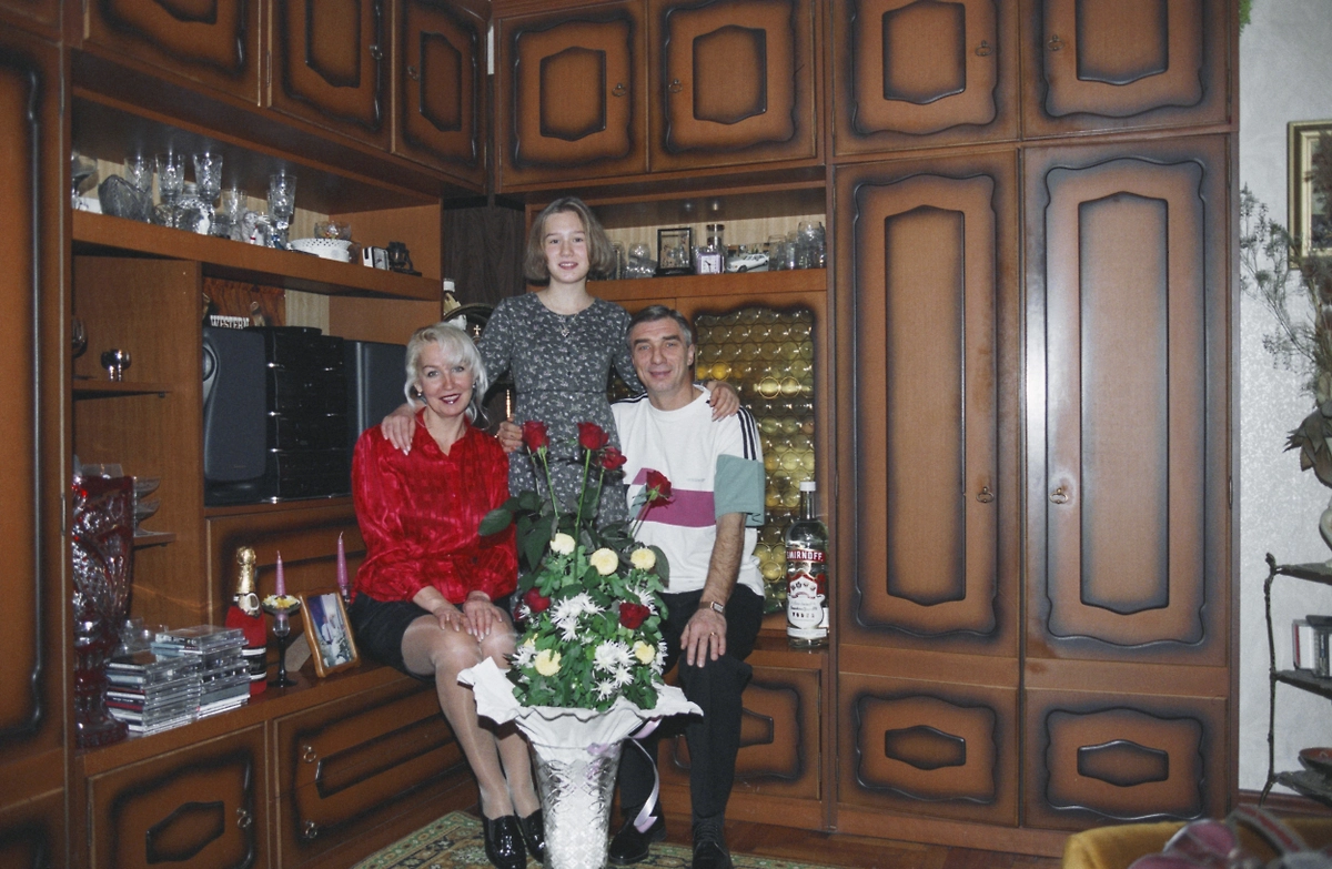 От стенок с хрусталём до кассетных плееров: что случилось с культовыми вещами 90-х. Фото © ТАСС / Игорь Уткин 