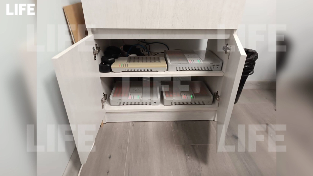 Через центр в Петербурге у россиян похитили минимум 50 млн рублей. Фото © Life.ru