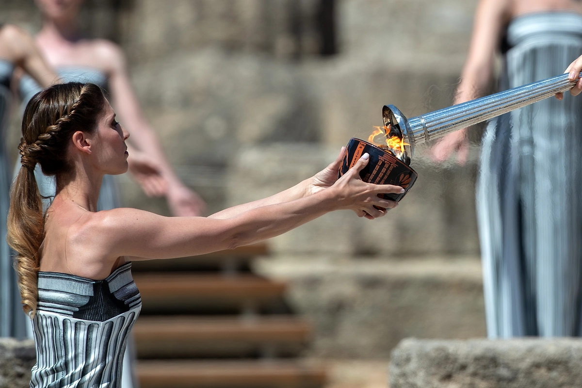 Олимпийский огонь для зимних Игр-2026 зажжён в Древней Олимпии Олимпийский огонь для зимних Игр-2026 зажжён в Древней Олимпии