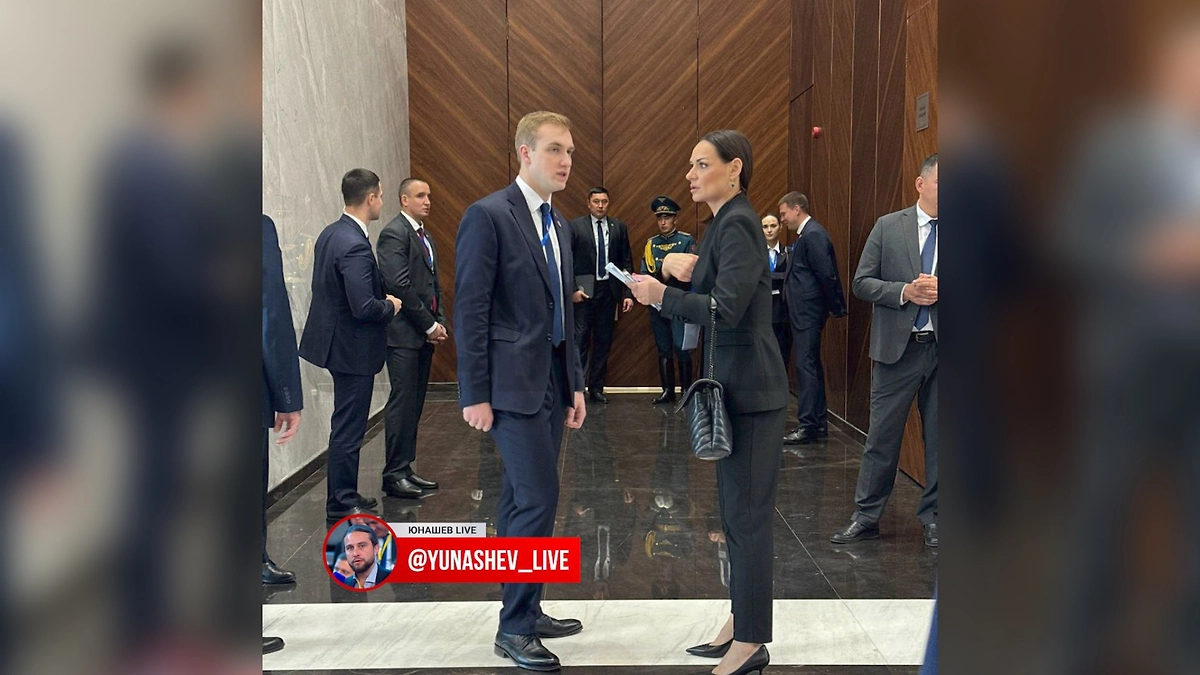 Николай Лукашенко снова сопровождает отца в международных визитах. Фото © Telegram / Юнашев LIVE