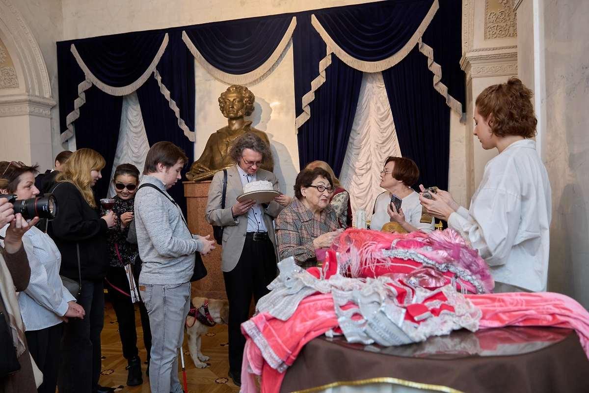 В московском театре им. Пушкина открыт сезон спектаклей для незрячих и слабовидящий. Фото © Предоставлено Life.ru