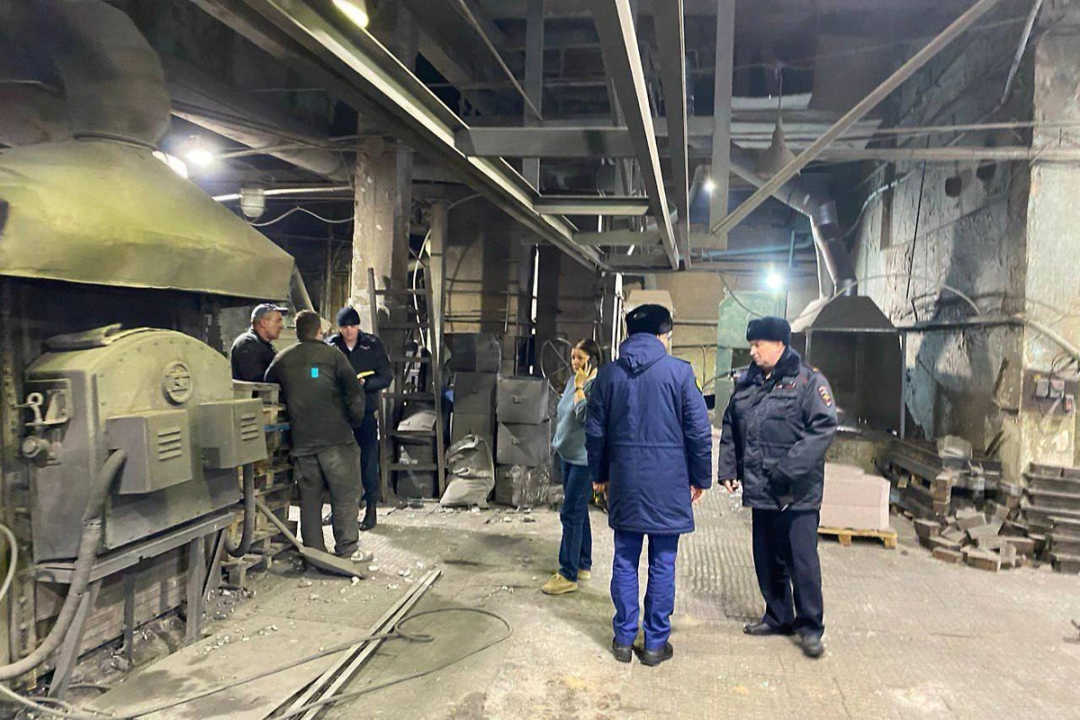 Прокуратура на месте ЧП на заводе в Бердске. Фото © Telegram / Прокуратура Новосибирской области
